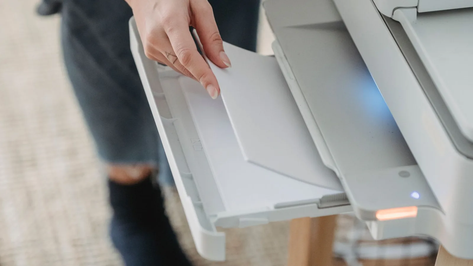 Imprimante HP Envy 6000 : Wi-Fi sans écran, codes E, cartouches 305