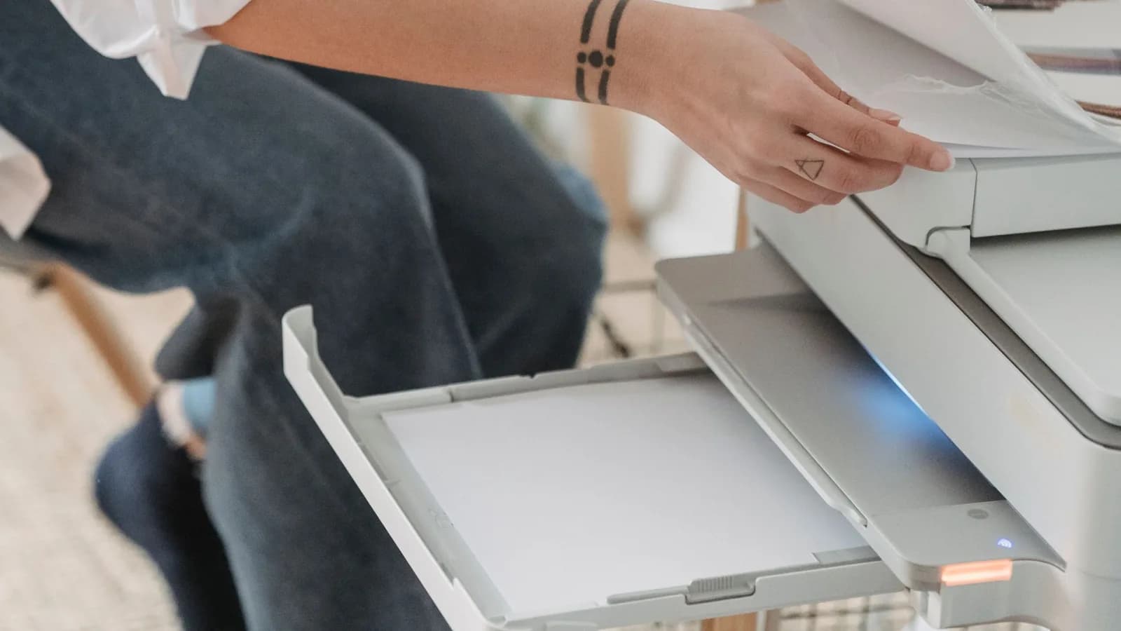 Imprimante Epson EcoTank ET-2710 : Wi-Fi, encre 104, nettoyage et pannes