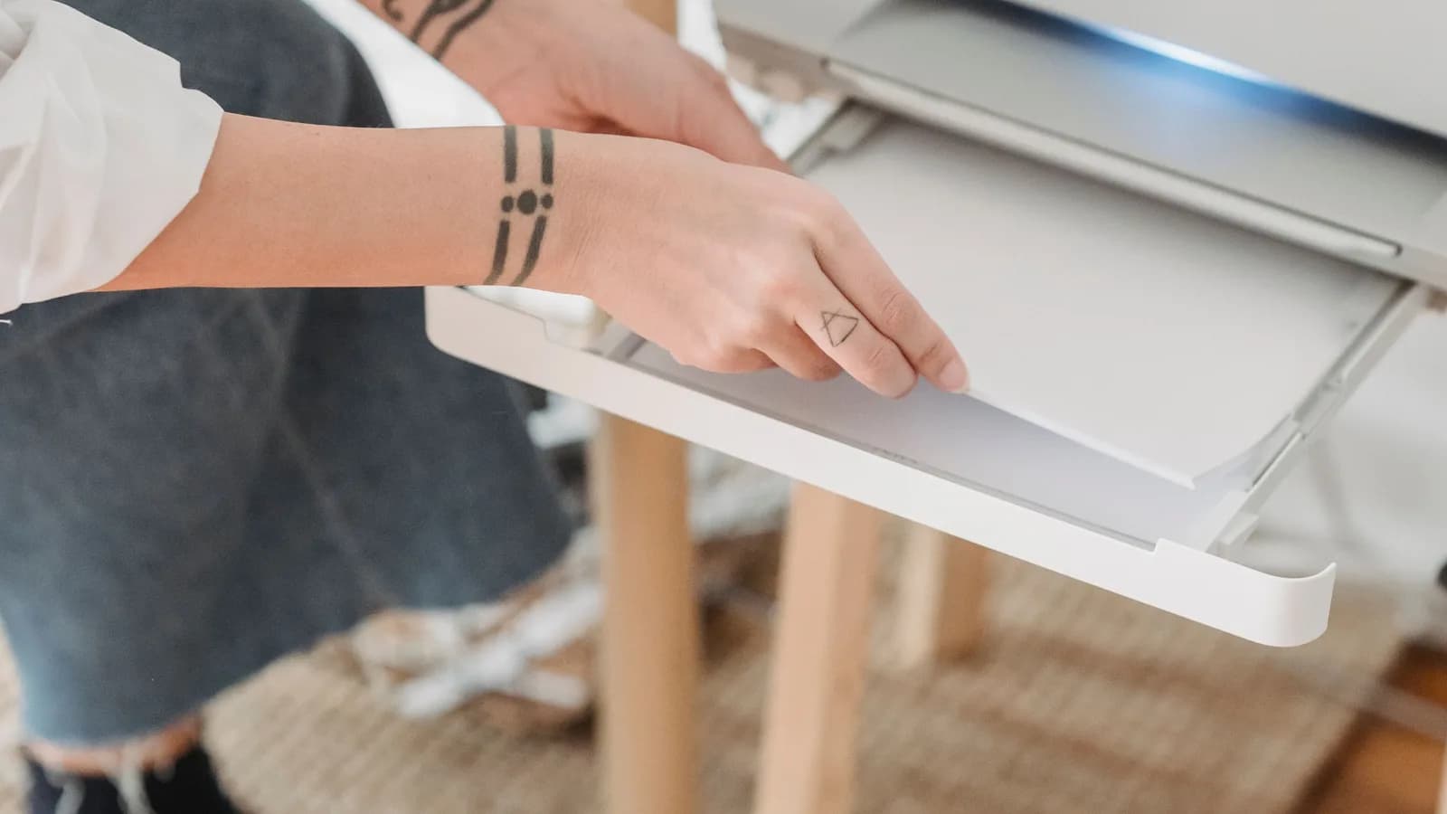 Imprimante HP DeskJet 2800e : Wi-Fi, HP+, cartouches 305 et dépannage