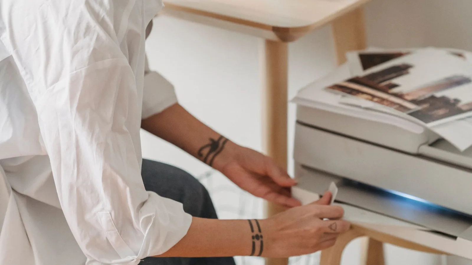Imprimante HP Envy 4520 : Wi-Fi, cartouches 302/304, scan et pannes